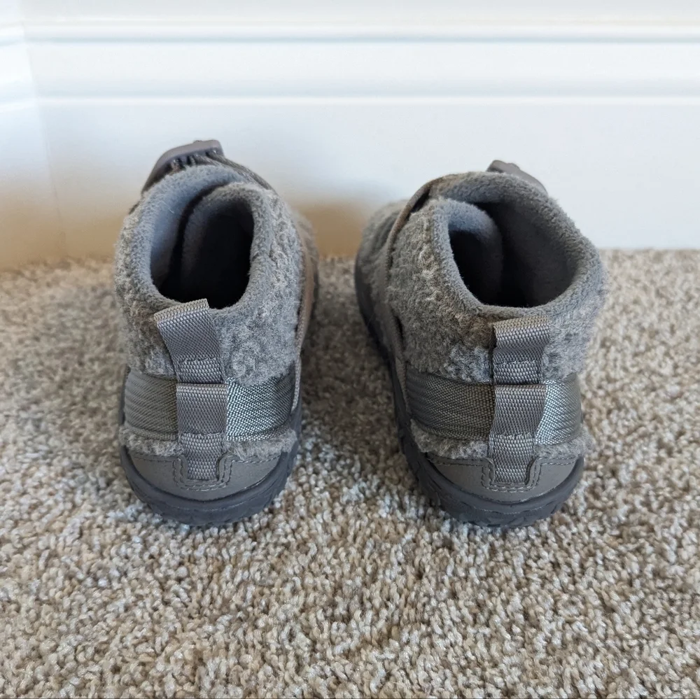 Chaco Ramble Fluff Grey Slip-on Bootie sz 2